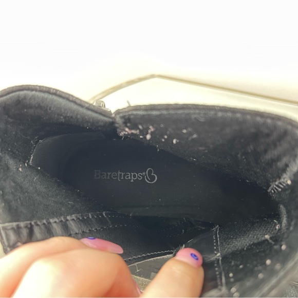 BARETRAPS Black Oiled Faux Leather Ruched Zipper Detail Yuno Ankle Booties - Picture 12 of 12